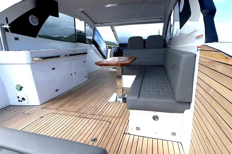 Solara 380 Bow Raider 17