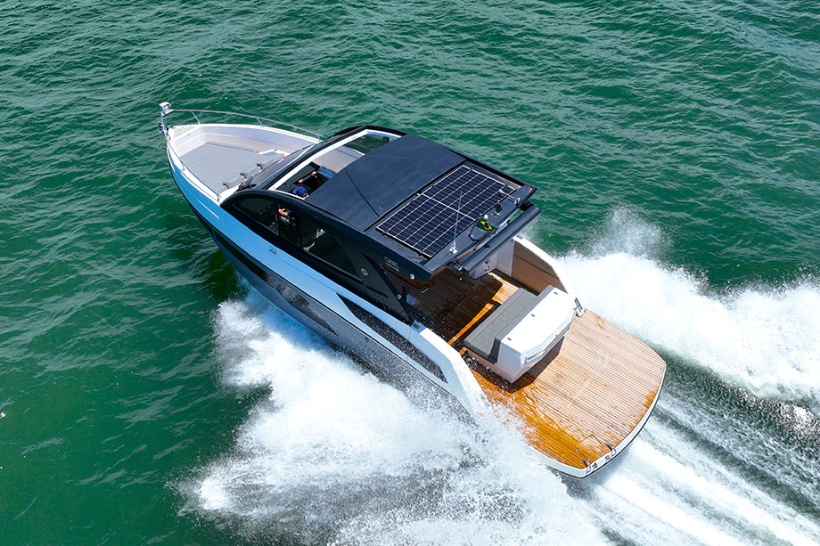 solara 380 Bow Raider